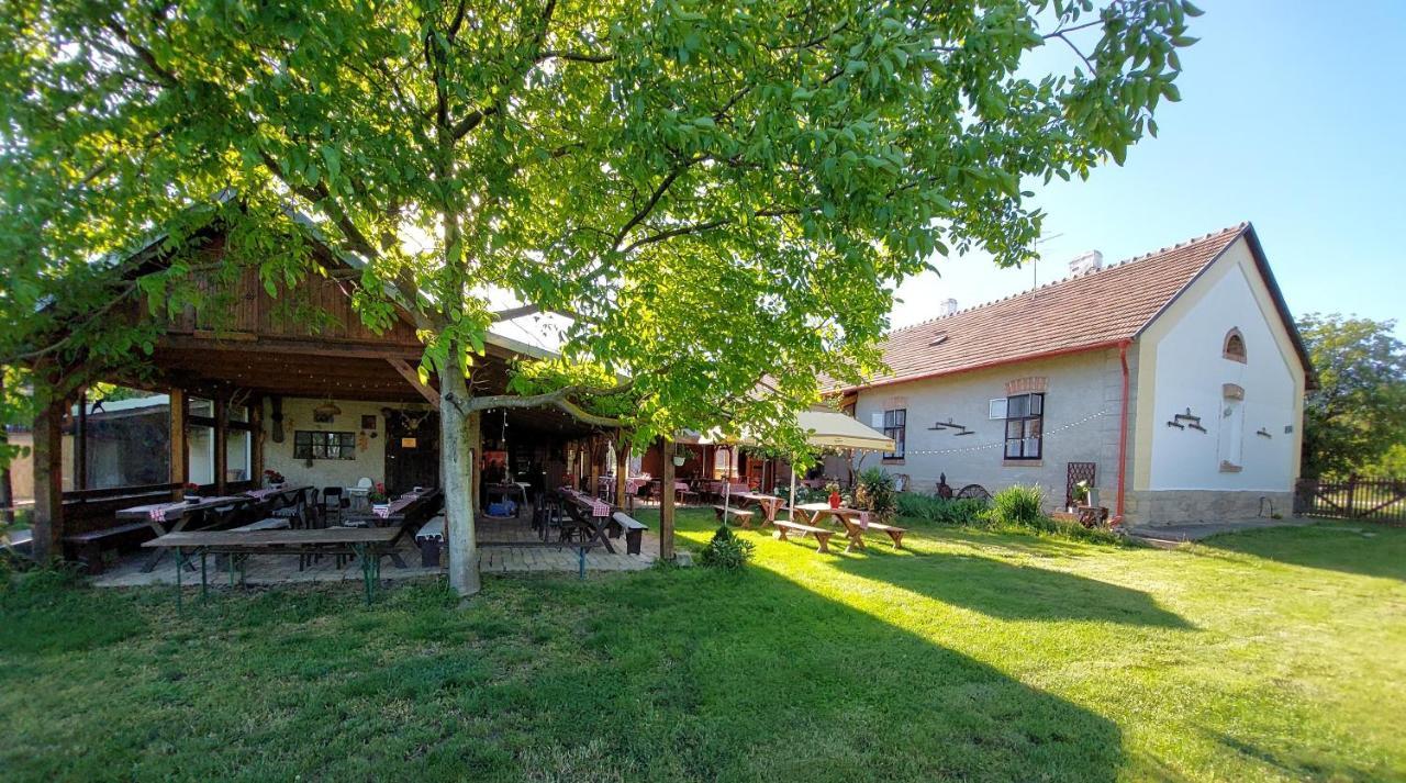 Kazmer Szallas - Gasthaus Varbalog Exterior foto